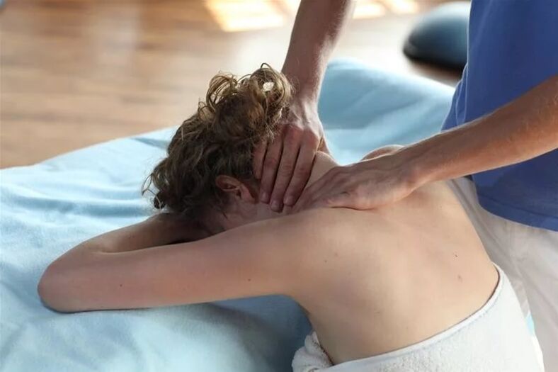Massaggio con osteocondosi cervicale